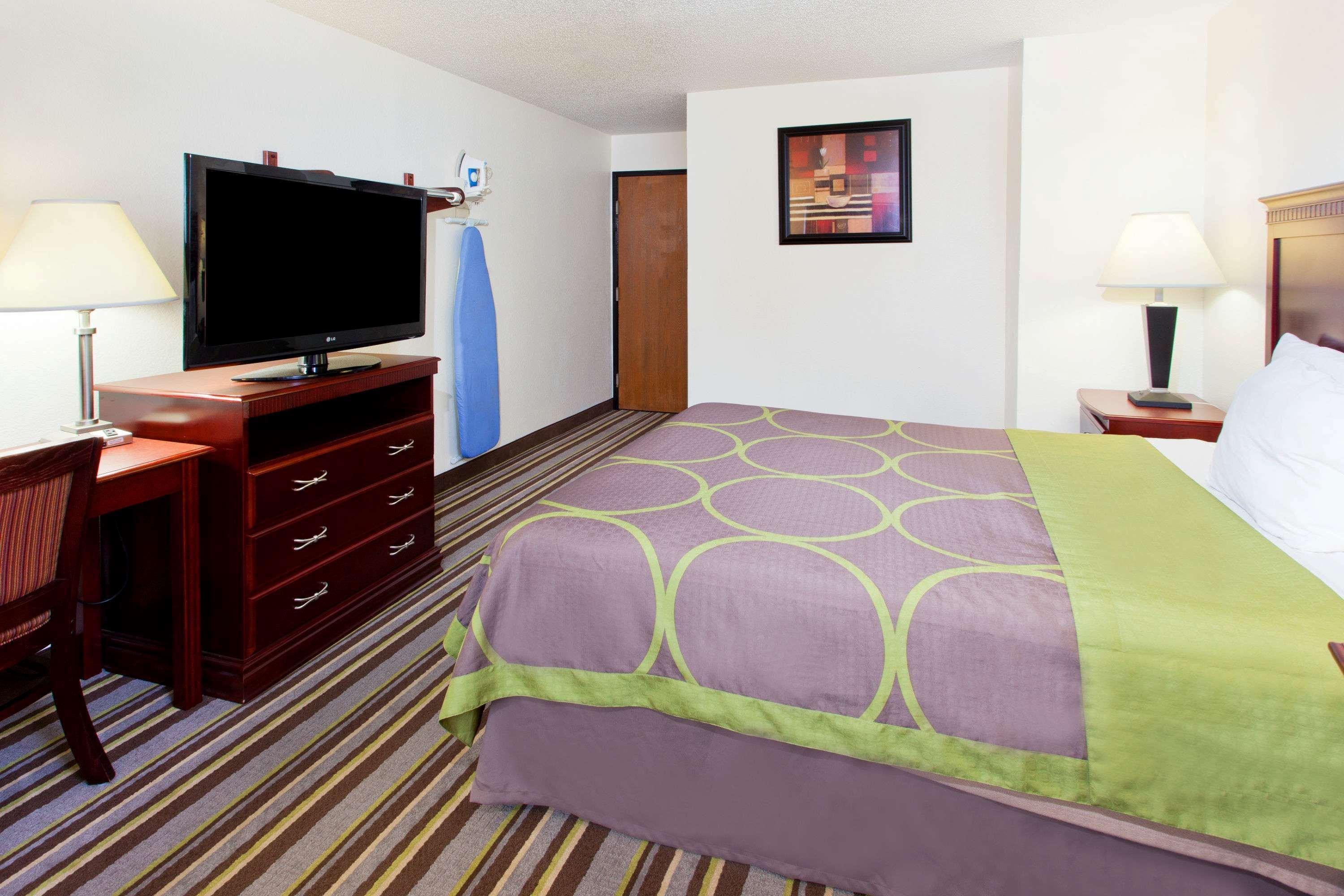 Hotel Super 8 By Wyndham Tuscaloosa Esterno foto