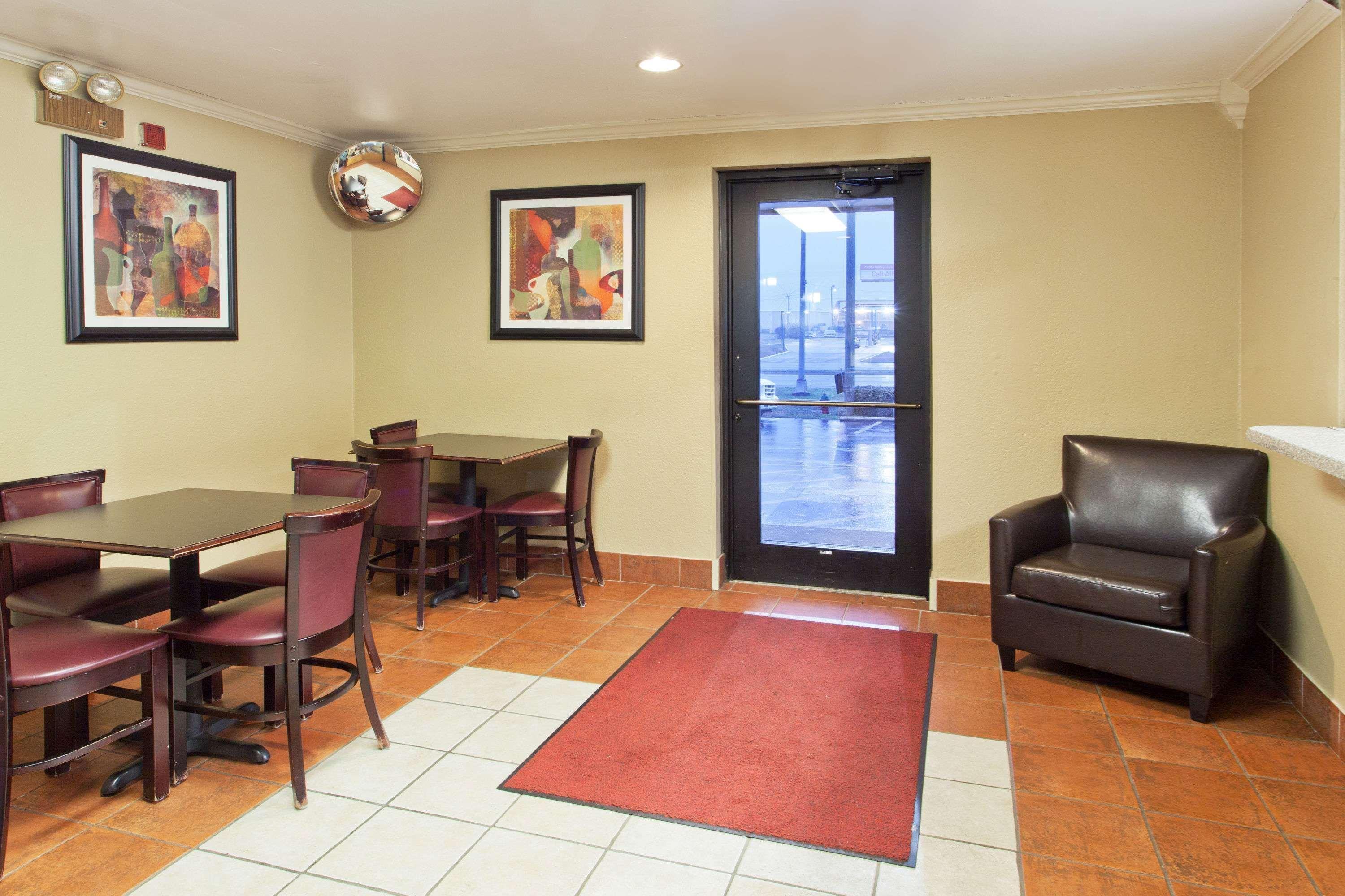 Hotel Super 8 By Wyndham Tuscaloosa Esterno foto