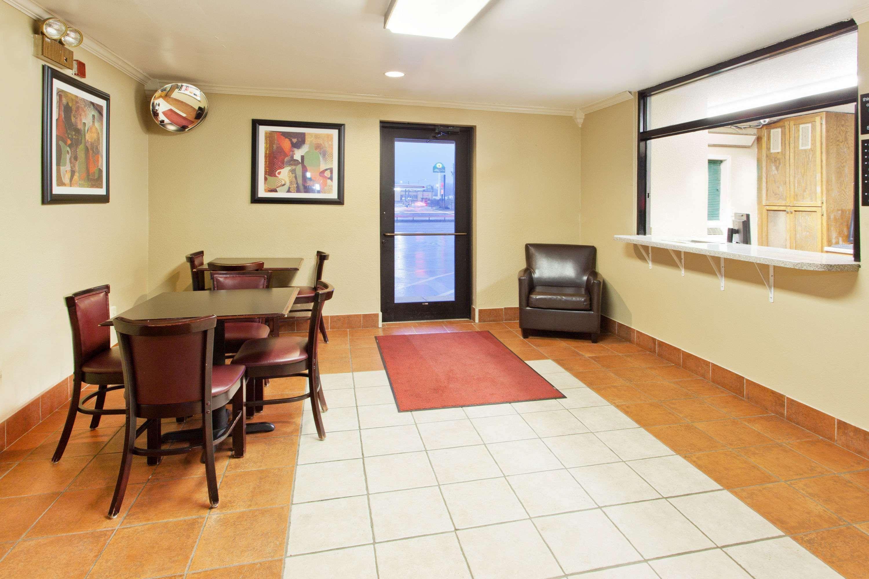 Hotel Super 8 By Wyndham Tuscaloosa Esterno foto