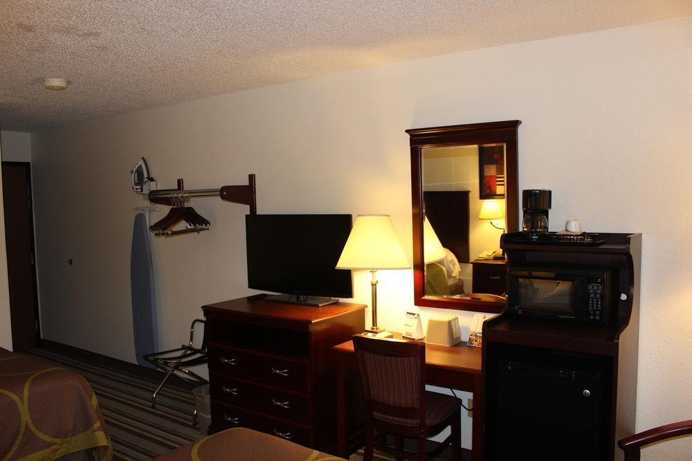 Hotel Super 8 By Wyndham Tuscaloosa Esterno foto