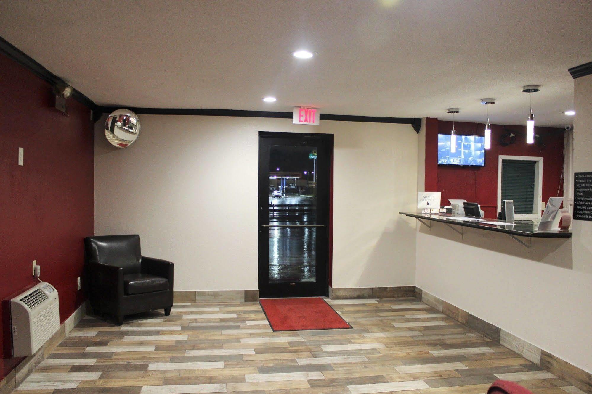Hotel Super 8 By Wyndham Tuscaloosa Esterno foto